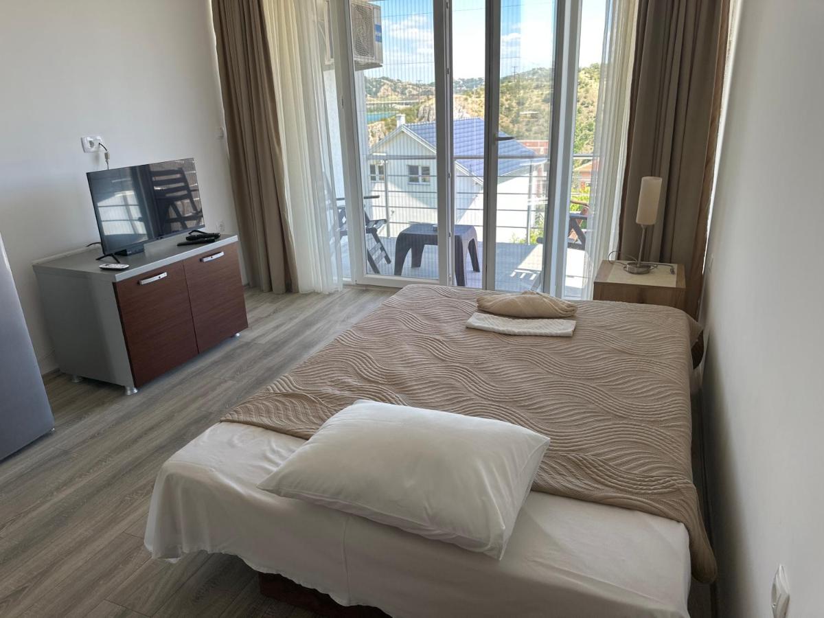 Apartment with Lake View