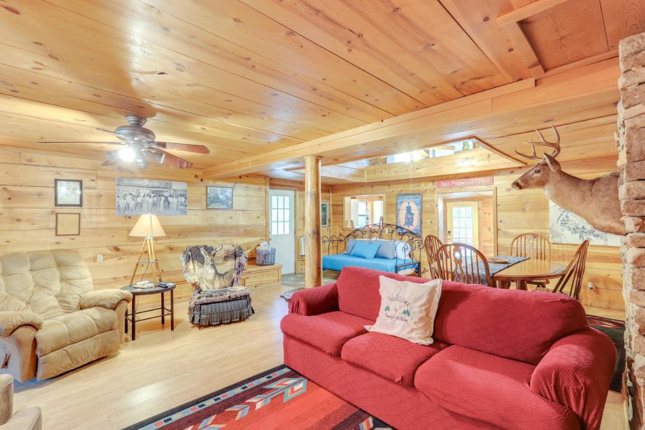 Mountain-View Cabin on Farm 3 Mi to Town and Shops - B&B