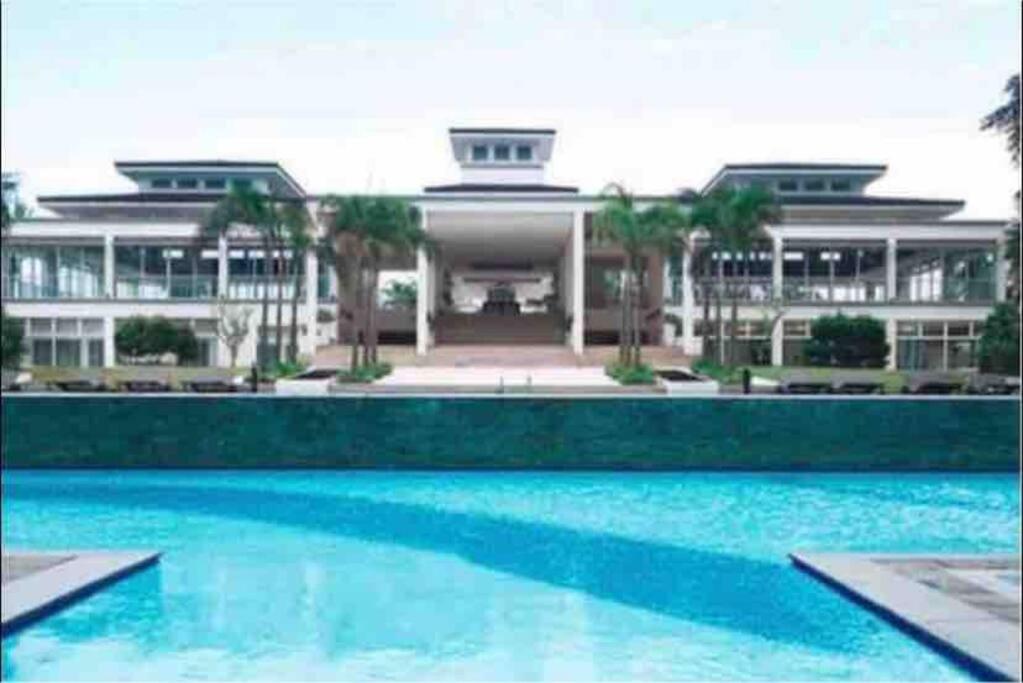 Grass Residences Condotel by Josephine - B&B Manila