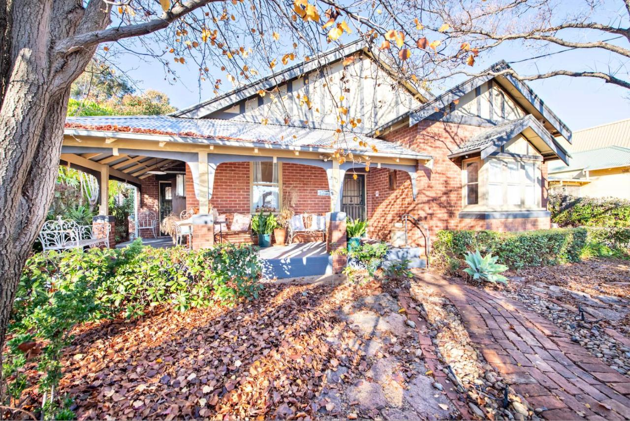 Kilbirnie - Stroll to CBD, Heritage, Sleeps 10 - B&B Dubbo