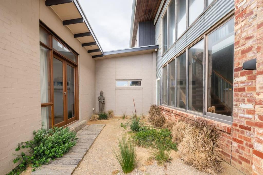 Studio South Port - Lush Private Oceanfront Studio Apartment - B&B