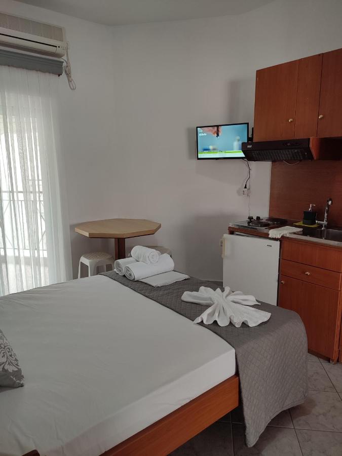 Holiday Center 3 - Bed and Breakfast Palaió Tsiflíki