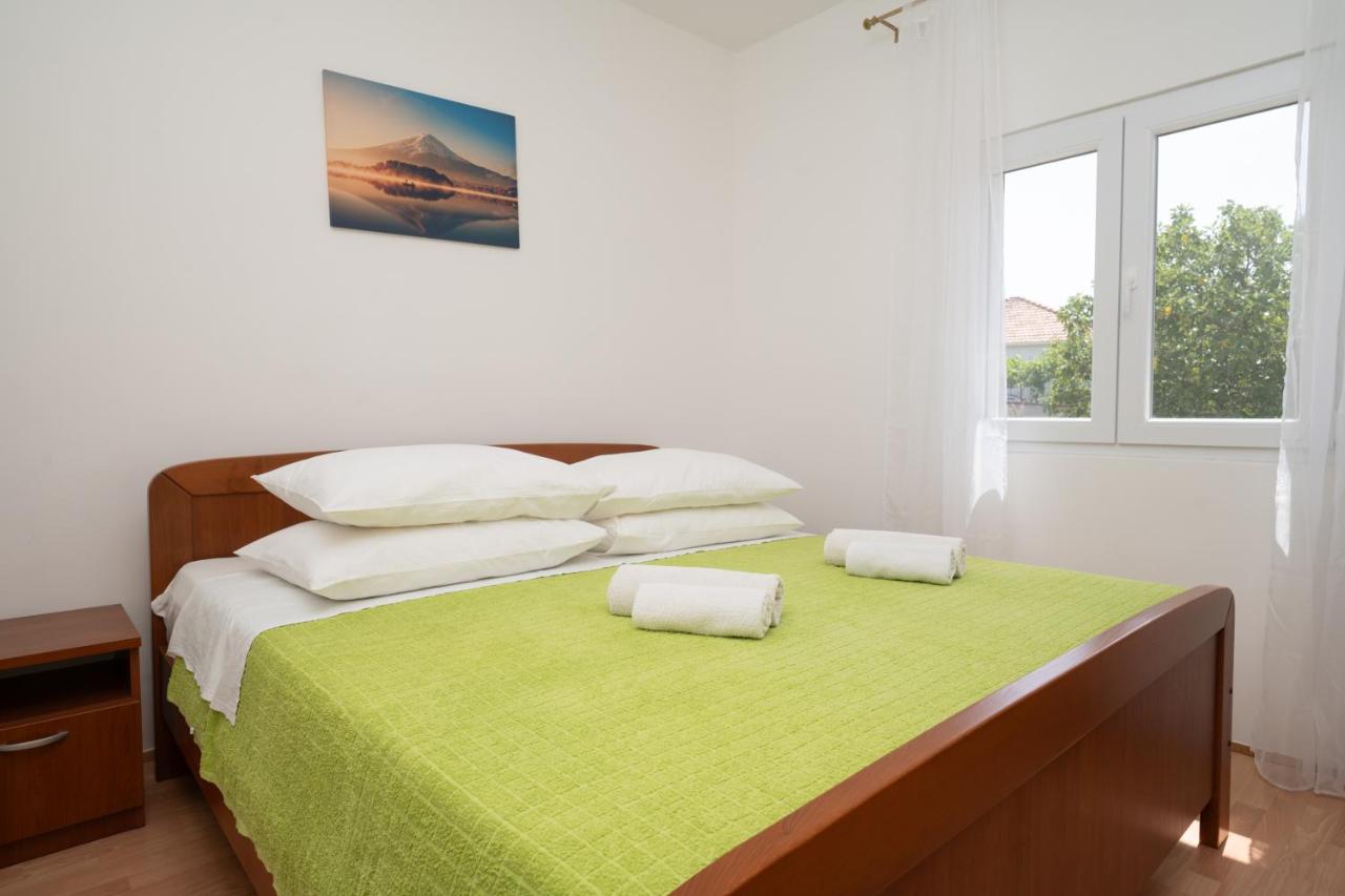 Summer Family Home near Zadar - B&B Debeljak
