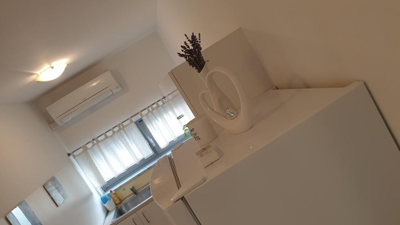 Apartment EMMA Ljubljana - FREE parking, AC, Wifi - B&B Lubiana
