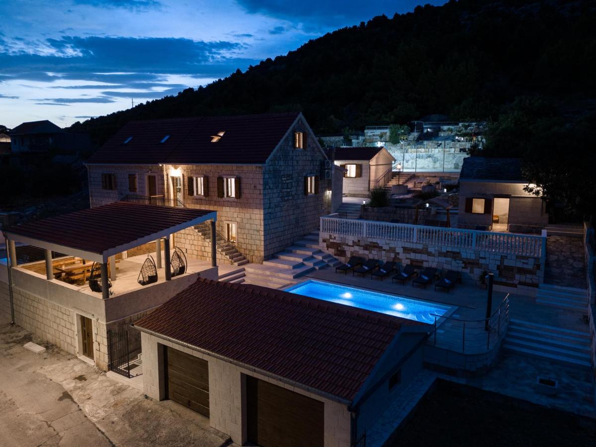 Didova kuća, Holiday home with Private pool near Rogoznica,Sleeps 9 - Chambres d'hôtes Podorljak