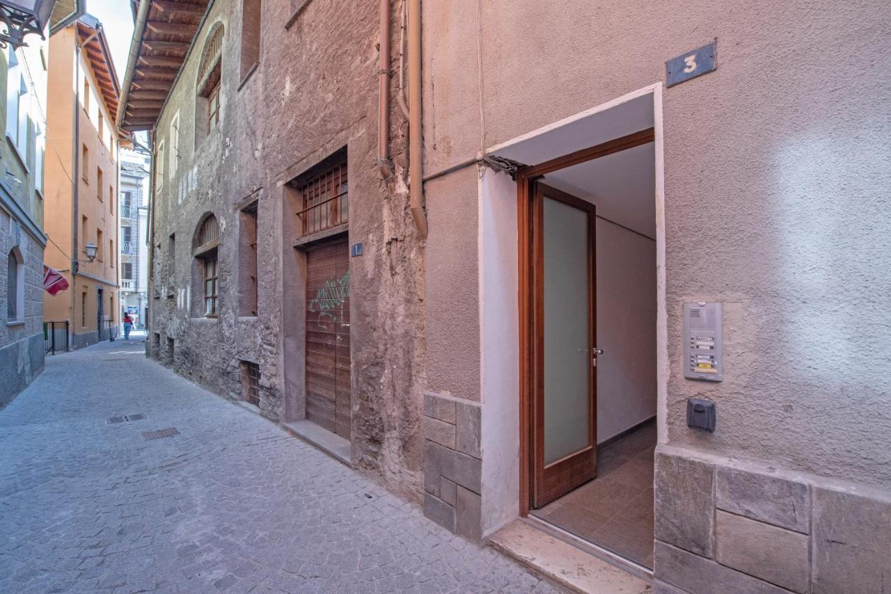 "Refuge de Claude" - Stile e Comfort ad Aosta Centro - B&B
