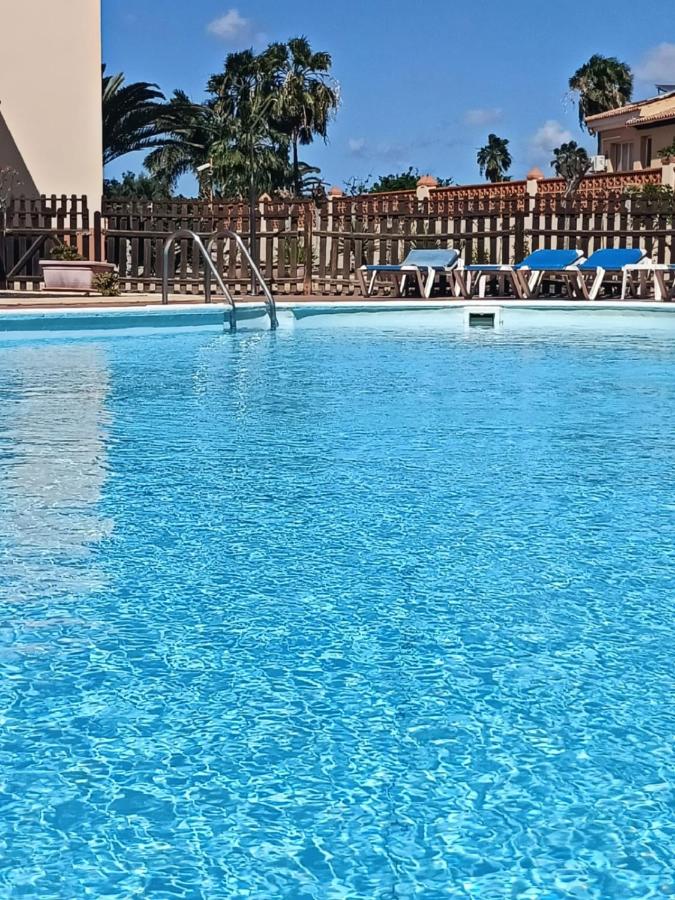 CASA ANITA, pool sea and surf in Corralejo - B&B Corralejo