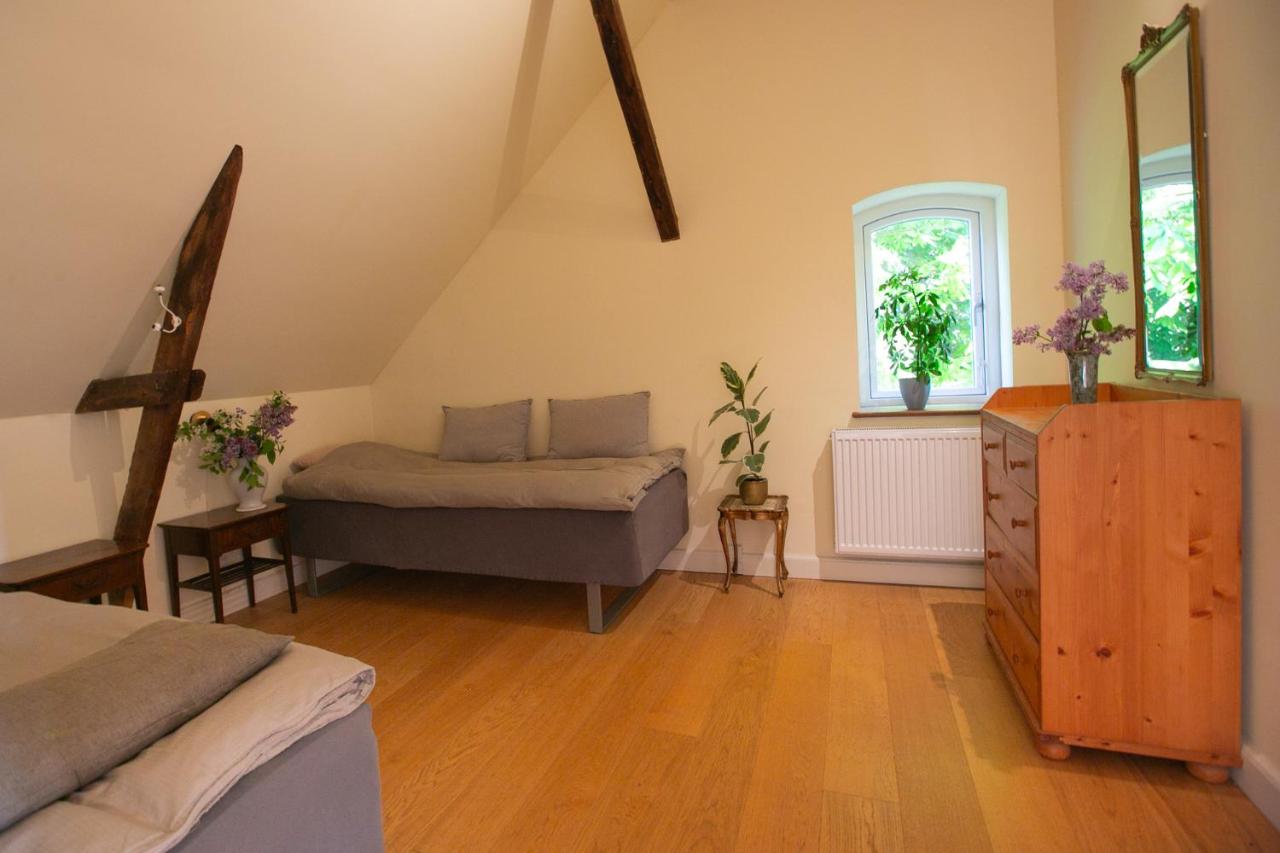 Twin Room with Shared Toilet