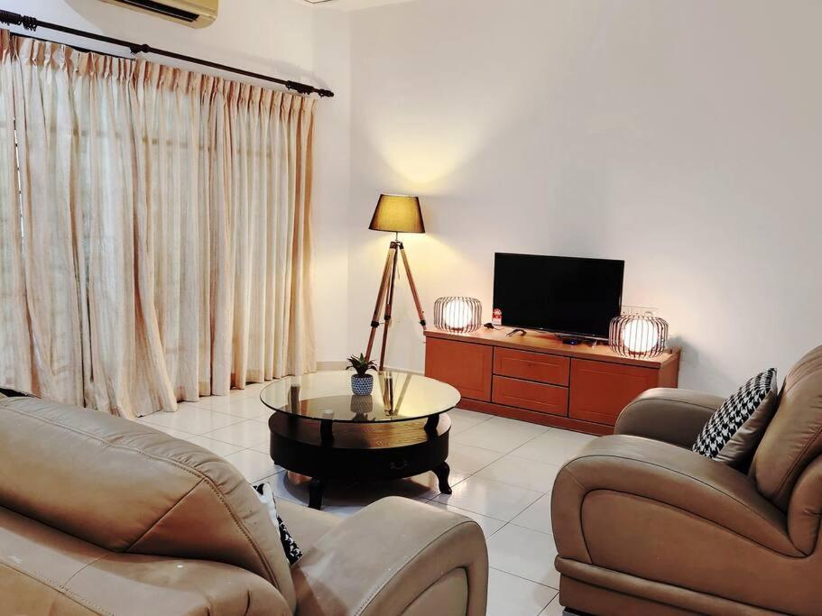 10min to IPOH TOWN gunung lang 4br4bath 14 pax - B&B