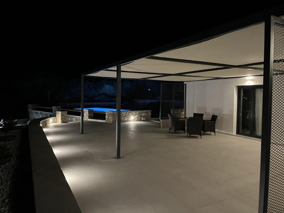 Caldera Suites "Φάρος" - Bed and Breakfast