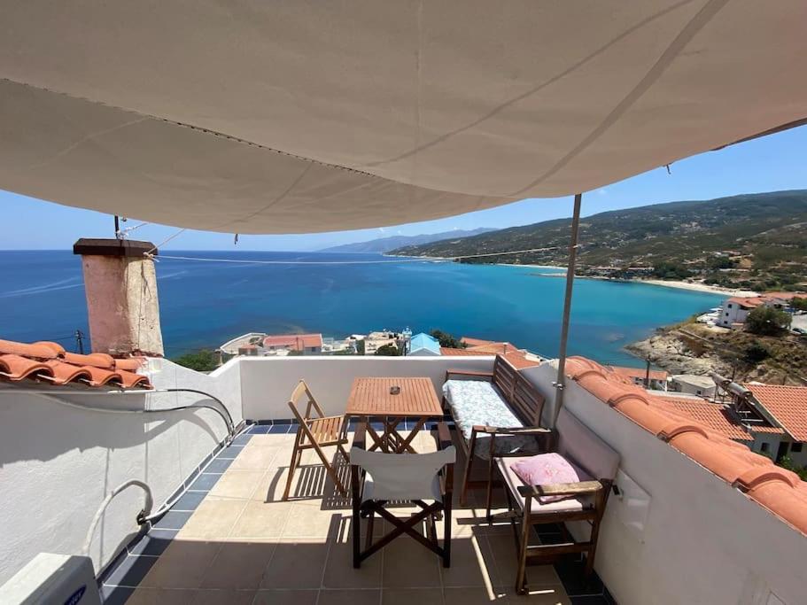 Cosy attic in Armenistis - Ferienwohnung Armenistís