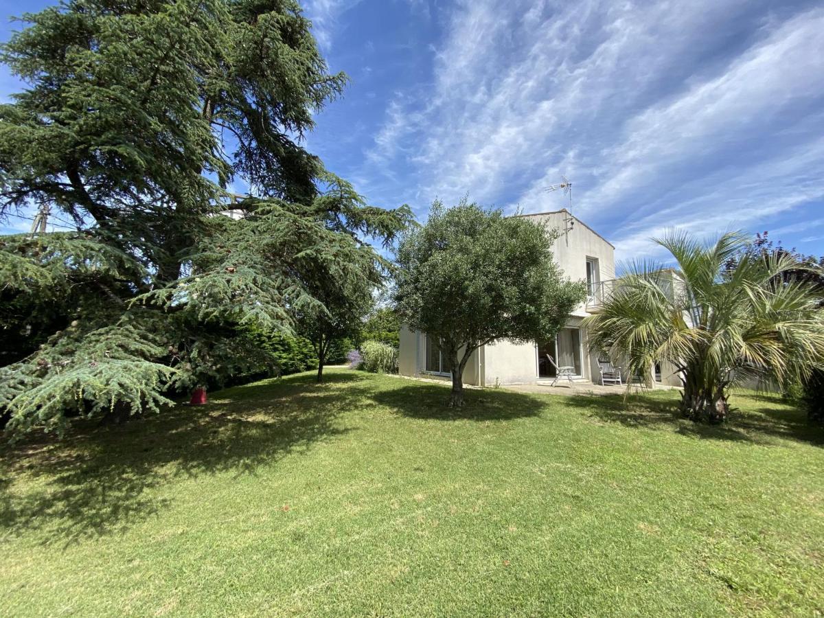 Villa Confortable à Fouras, Proche Mer, 3 Chambres, Terrasse, Jardin, WiFi - FR-1-709-59 - B&B