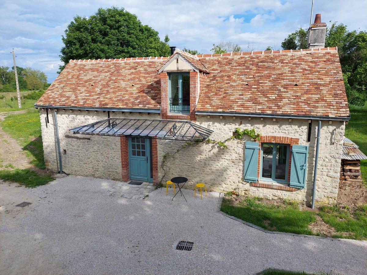 Retraite Champêtre avec Home Cinéma et Verger Libre Cueillette, près de la Loire et des Châteaux - FR-1-590-435 - B&B