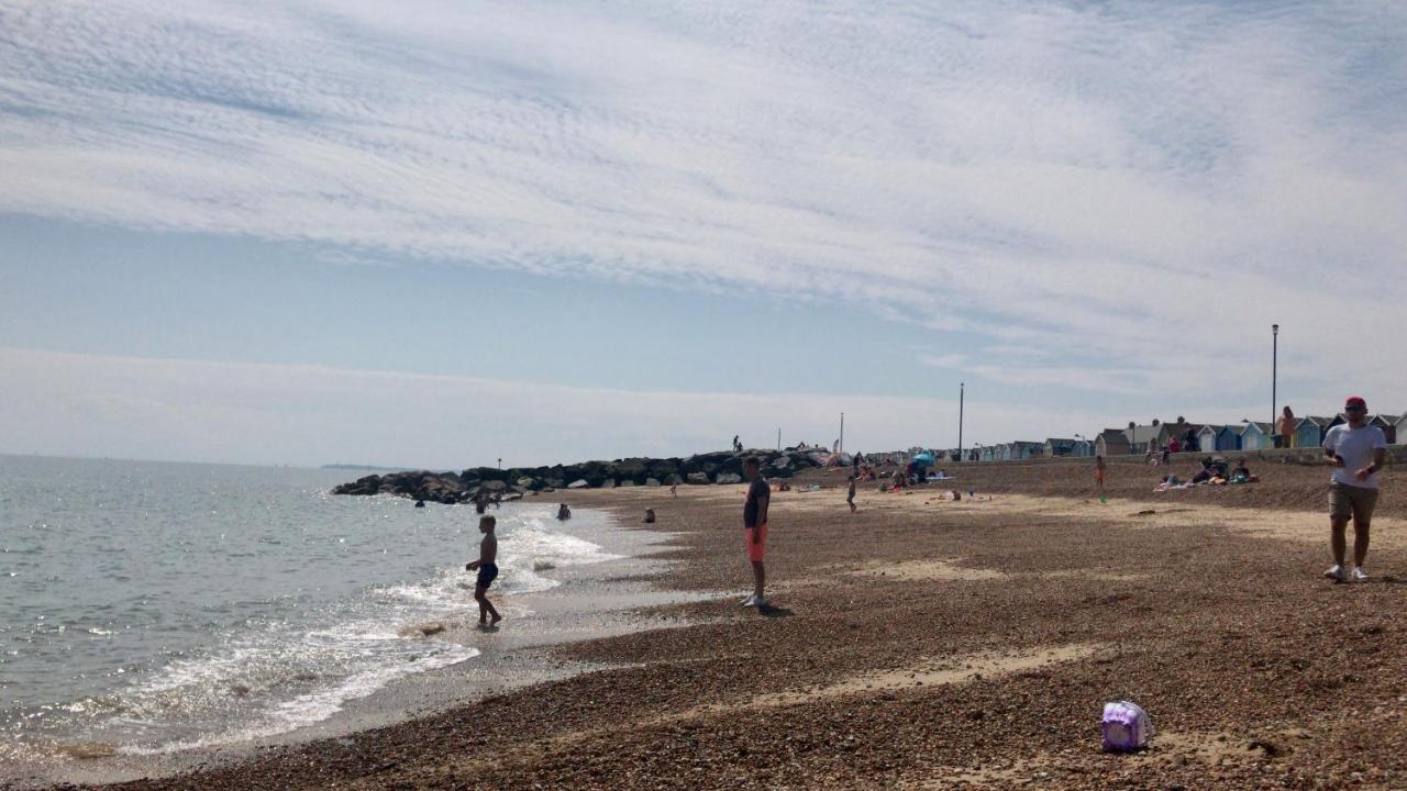 Stunning Beachfront House - Chambres d'hôtes Felixstowe