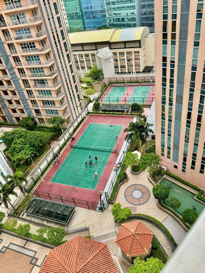 Bell Place at Venice Luxury Mckinley Hill - B&B