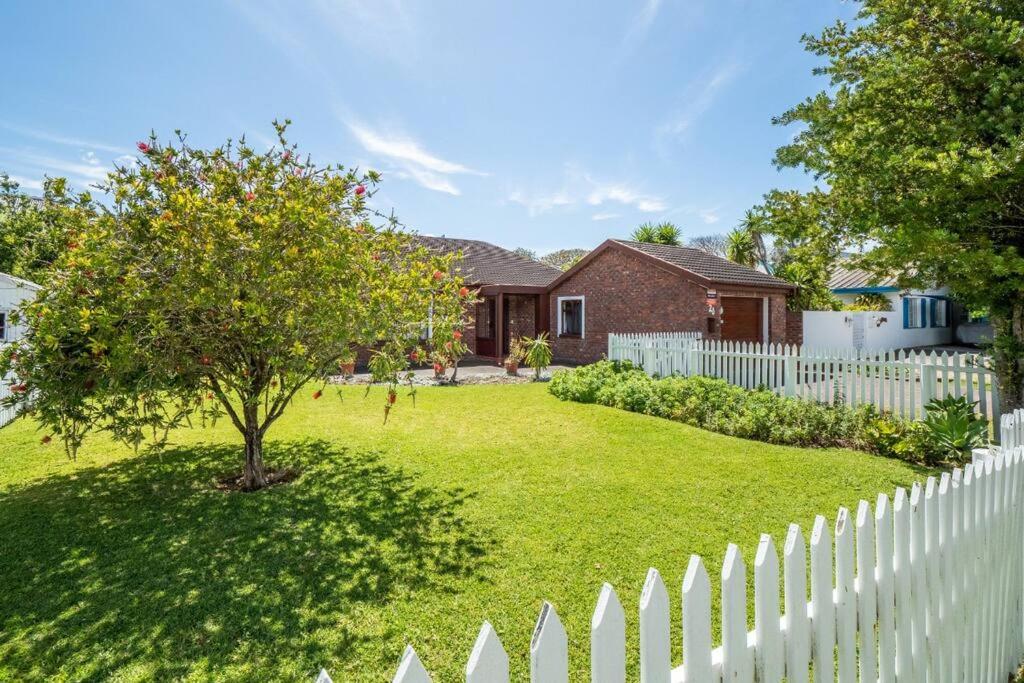 Tidswell Cottage Spacious Leisure Isle home - B&B Knysna