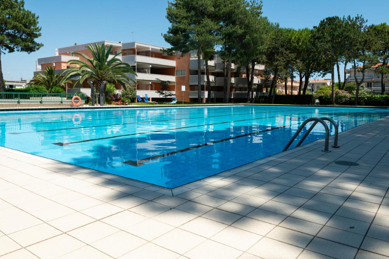 Monolocale con piscina e terrazzo - B&B Bibione