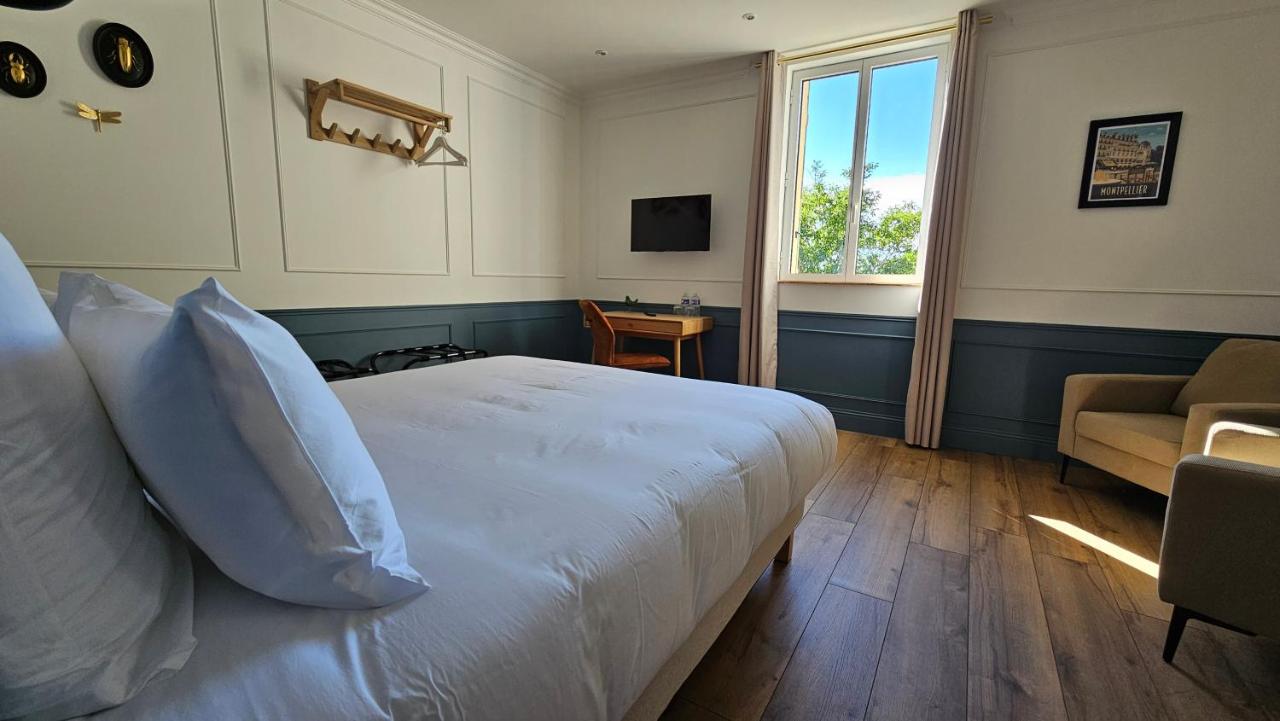 Zimmer mit Queensize-Bett und Gartenblick