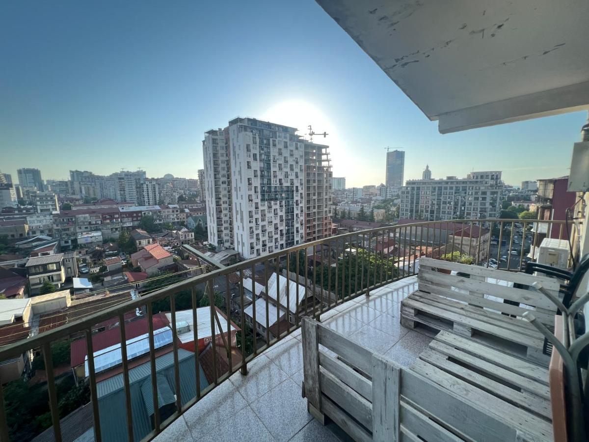 Galaxy Apartment in Batumi - B&B