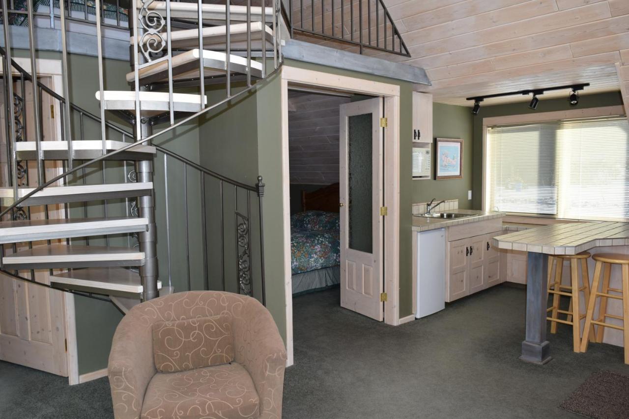 Suite with Lake View