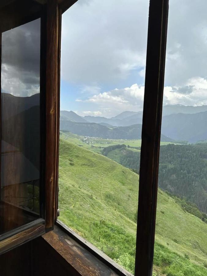 Camera Matrimoniale con Vista Montagna