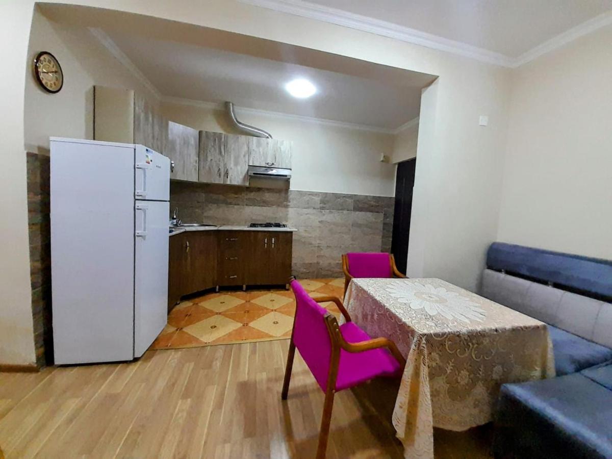 Azad Host House - B&B