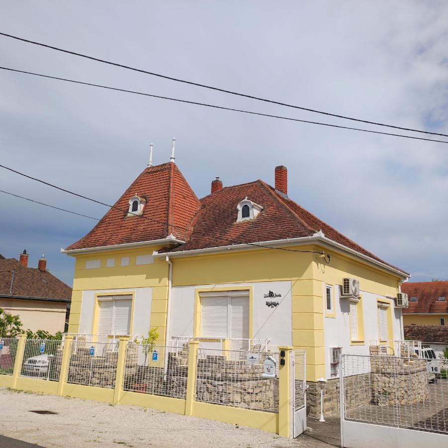 Villa Vanília - Bed and Breakfast Keszthely