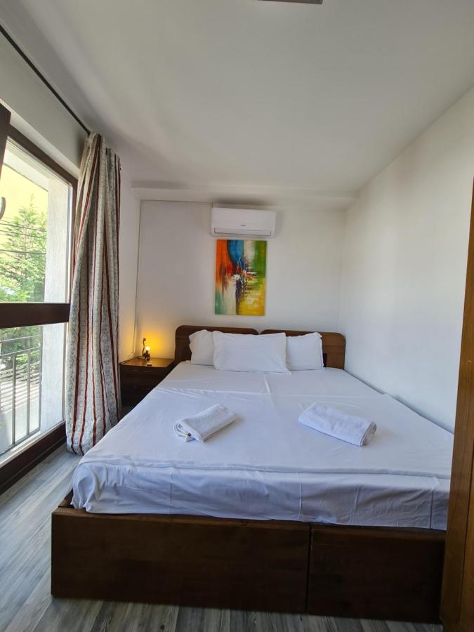Deluxe Room (2 Adults + 1 Child)