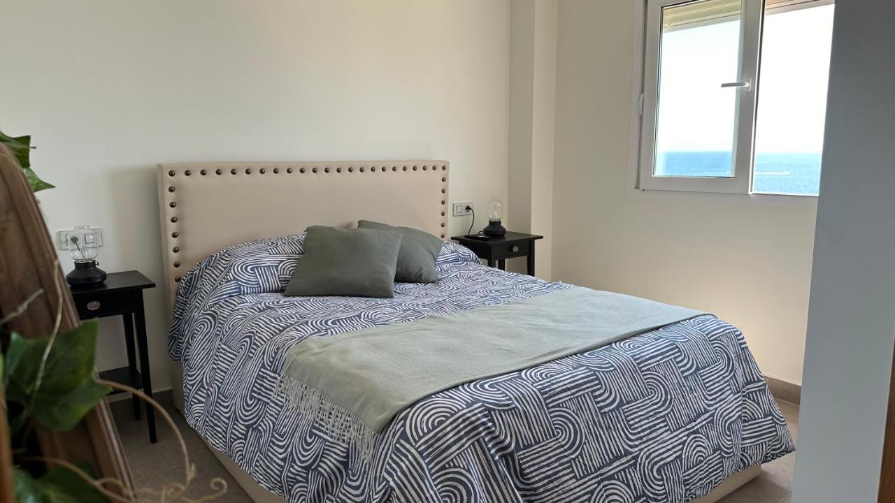 Appartamento con 2 Camere da Letto, Terrazza e Vista Mare