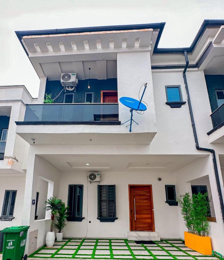 Luxury 4 Bedroom Duplex with Waterview and Pool plus Home Office in Lekky County Homes - B&B