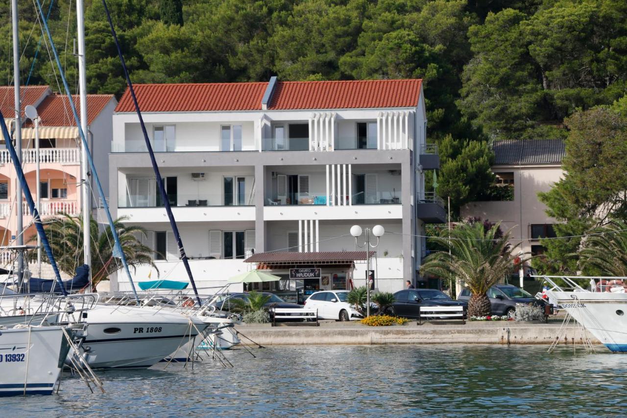 Apartmani Mary 2 plus 1 - B&B