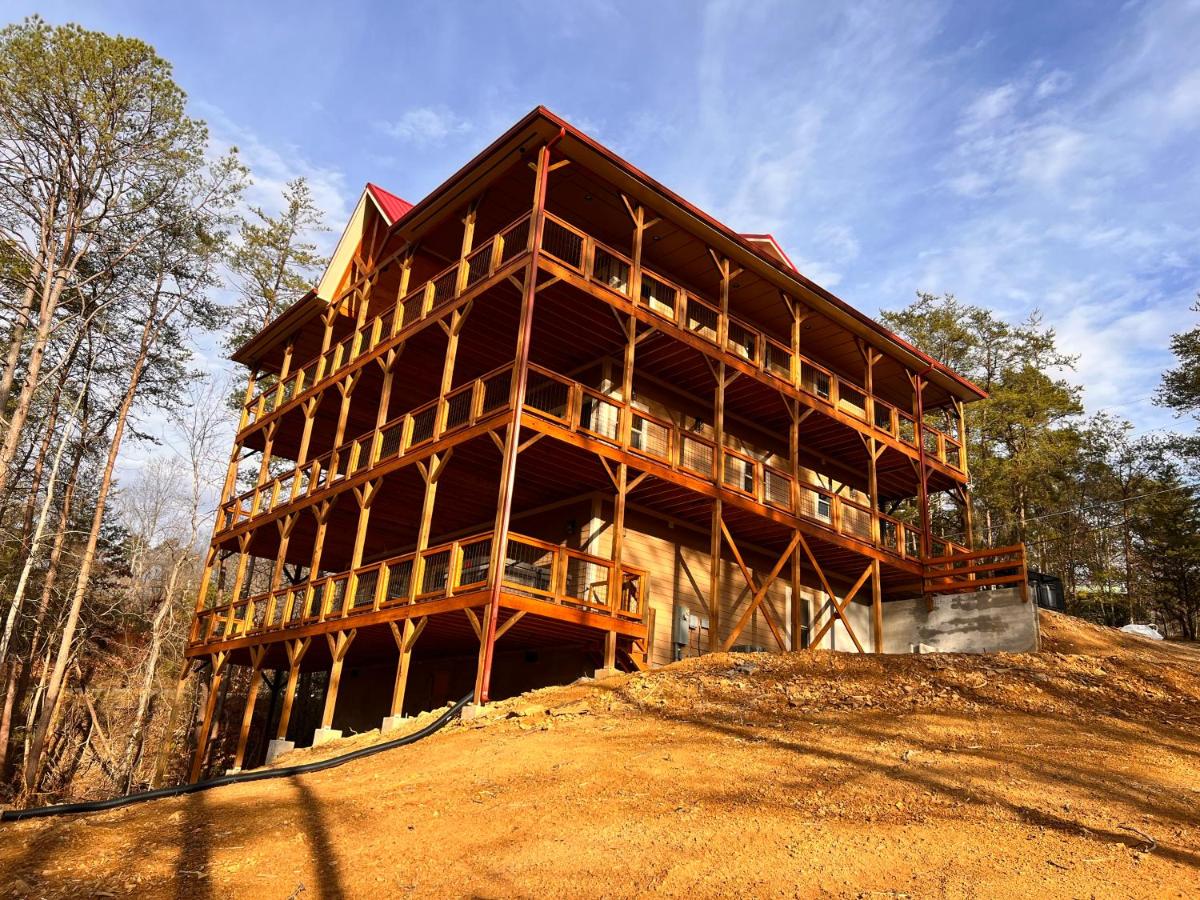Blaze of Glory - New Luxury, 4BR, Theater, Arcade, EVC, Location - Chambres d'hôtes Sevierville