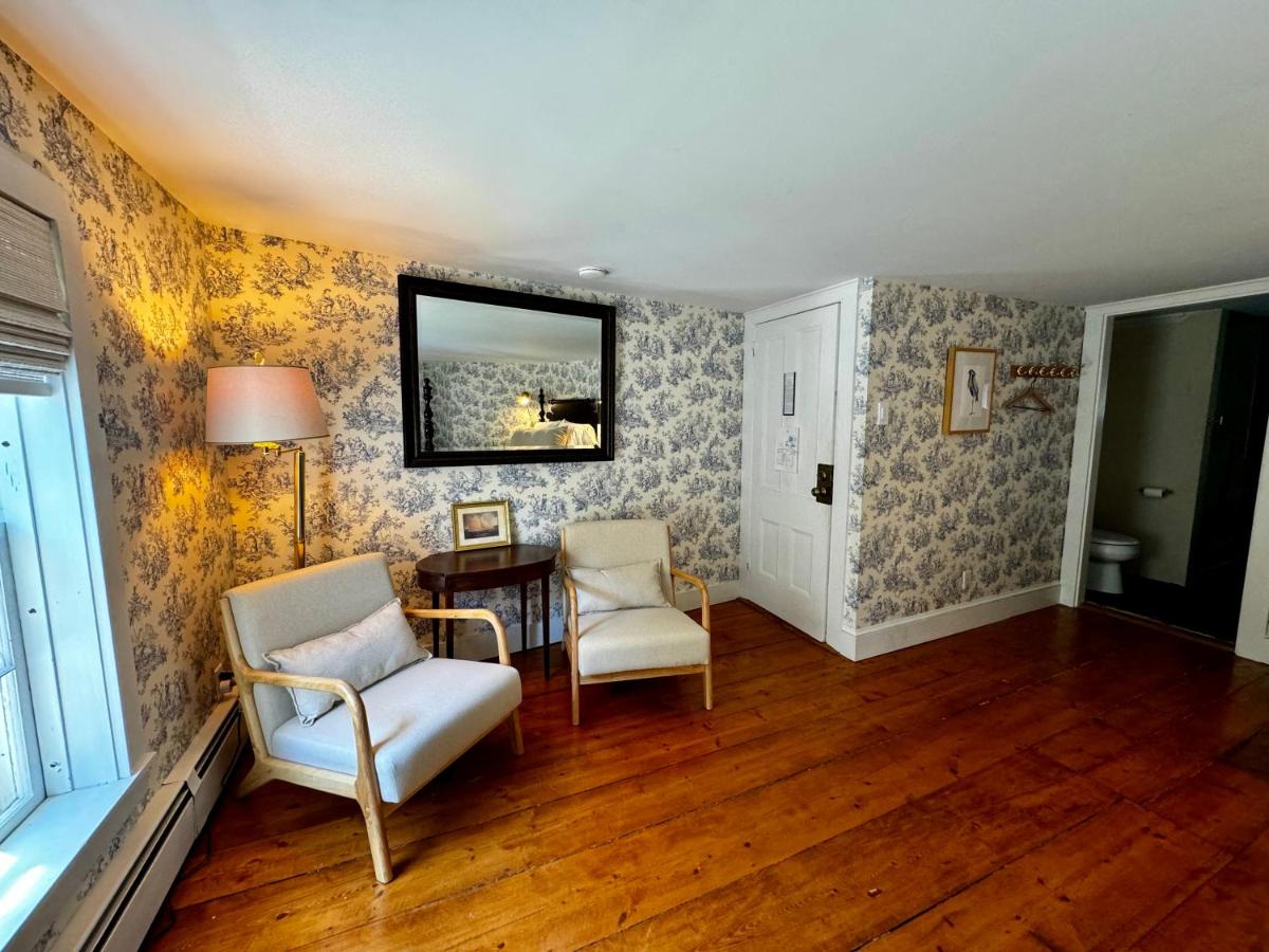 Kamer met Queensize Bed en Uitzicht op de Tuin