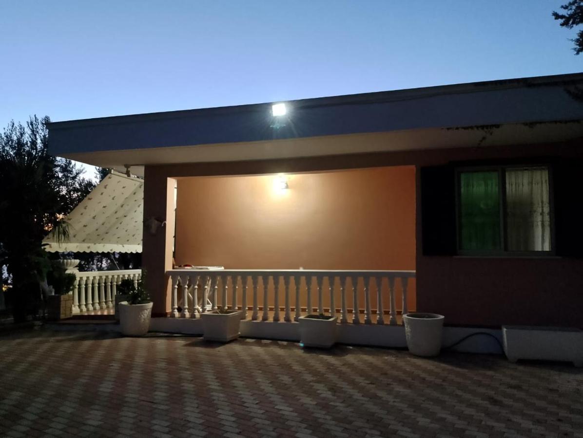Luka Private Beach House - B&B