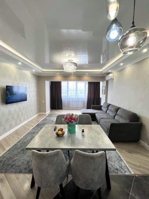 Апартаменты рядом с метро! - B&B Almaty