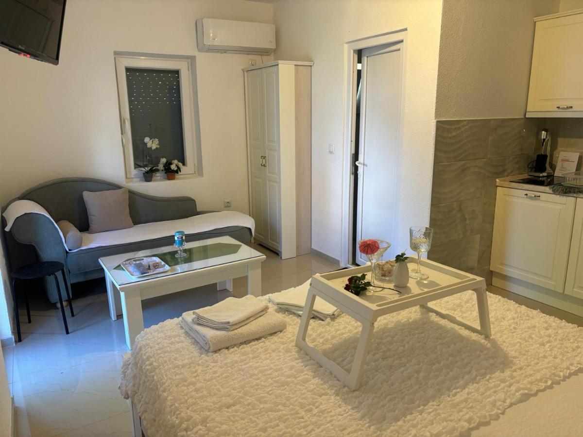 Deluxe Studio
