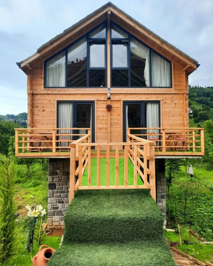 Hanging Garden Holiday Home - Riverside - B&B