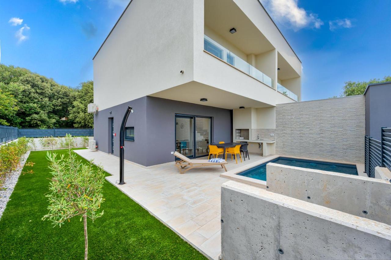 Modern Coastal Villa with Heated Pool and Near the Sea in Ližnjan, Istria - Ferienwohnung Liznjan