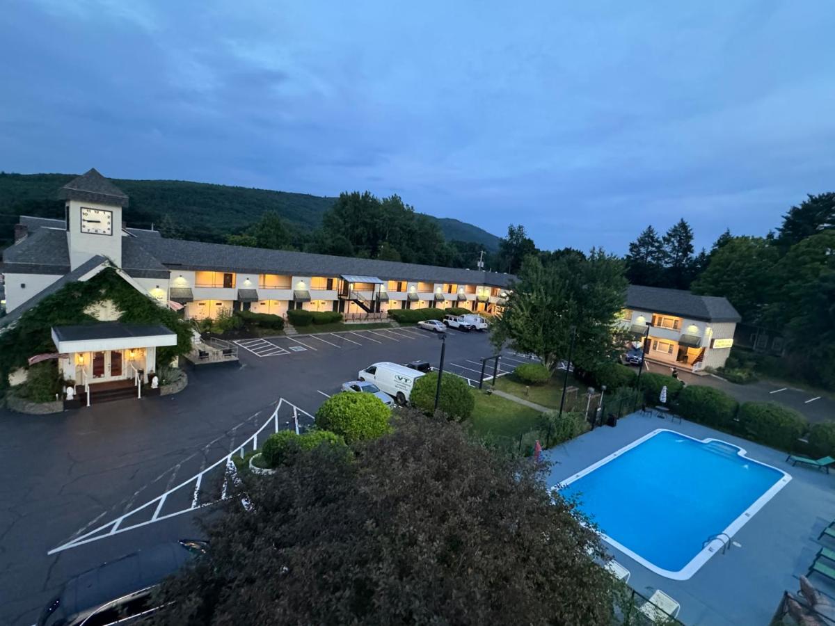 The Black Mountain Inn - B&B Brattleboro