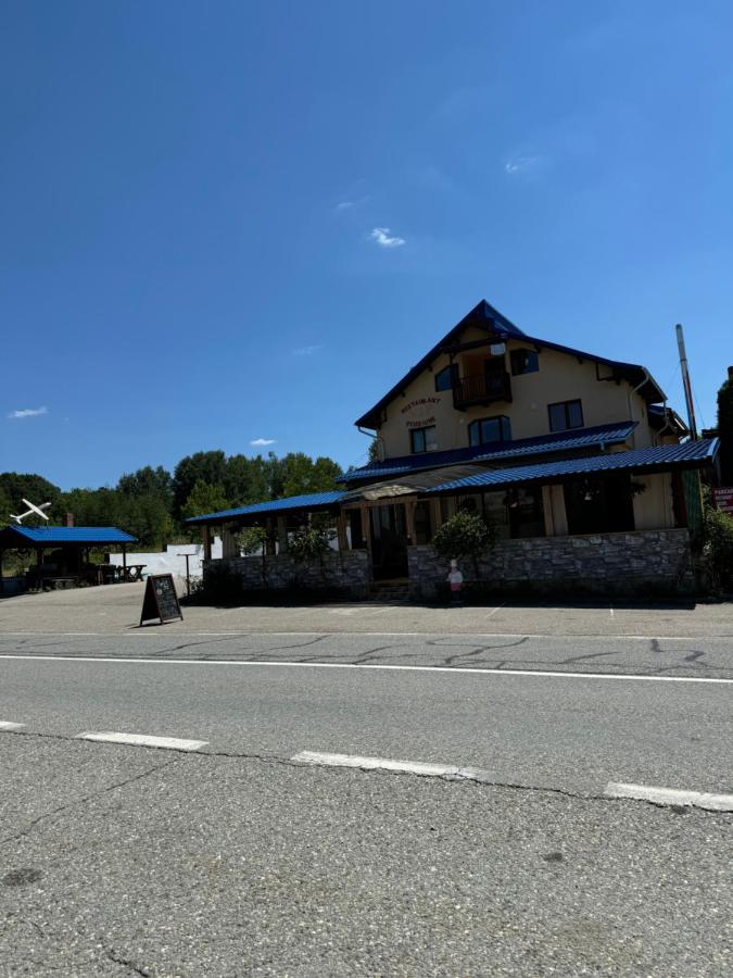BLIM Restaurant Cazare Sound of Nature - B&B Baia de Fier