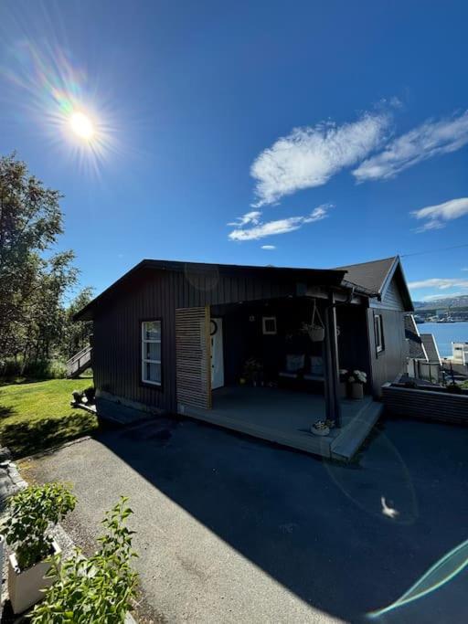 Romslig tilbaketrukket leilighet i Tromsø - Gratis parkering - B&B Tromsø