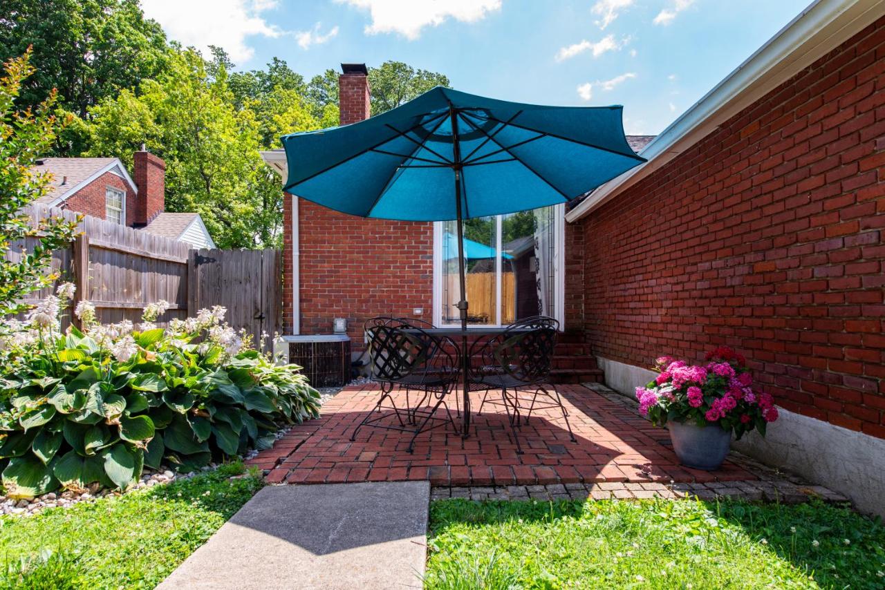 2 Living Rooms Close 2 Shopping & Restaurants - Chambres d’hôtes