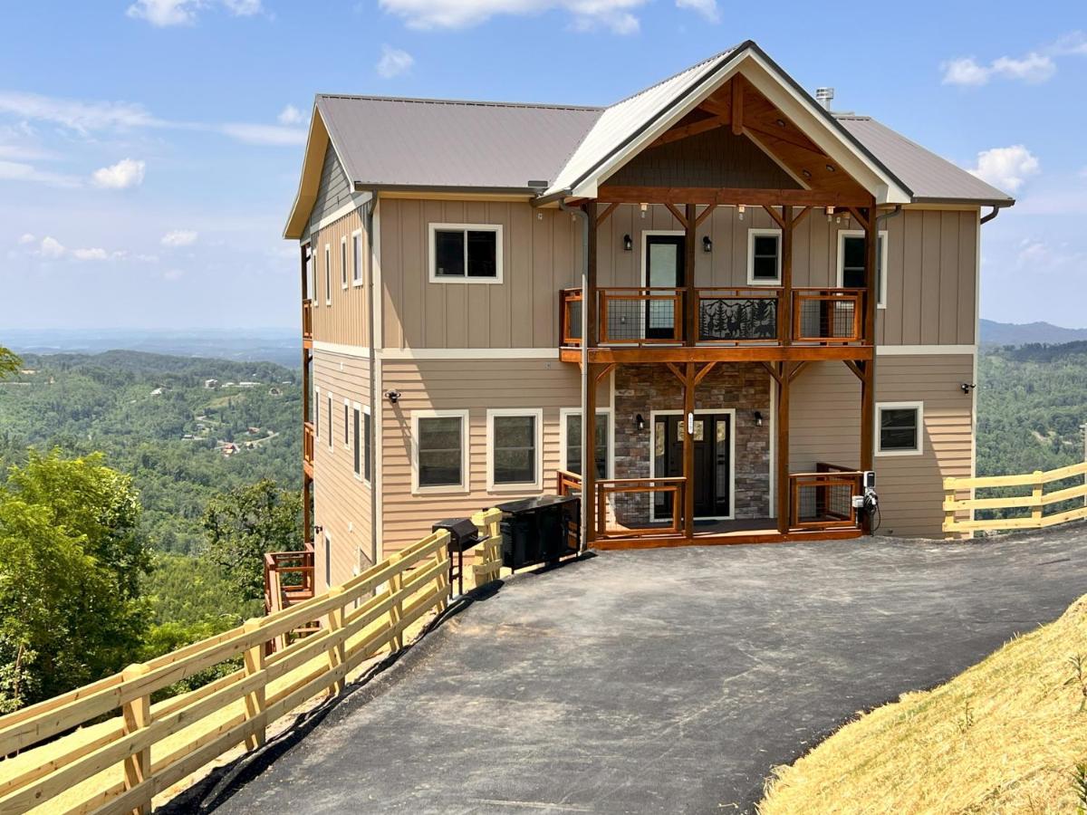 Luxury 4 BDR, Breathtaking Views, Theater, EVC - Chambres d'hôtes Gatlinburg