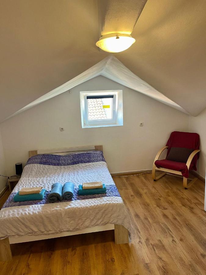 Roman Arch- low budget doublebed room in top center - B&B Pula