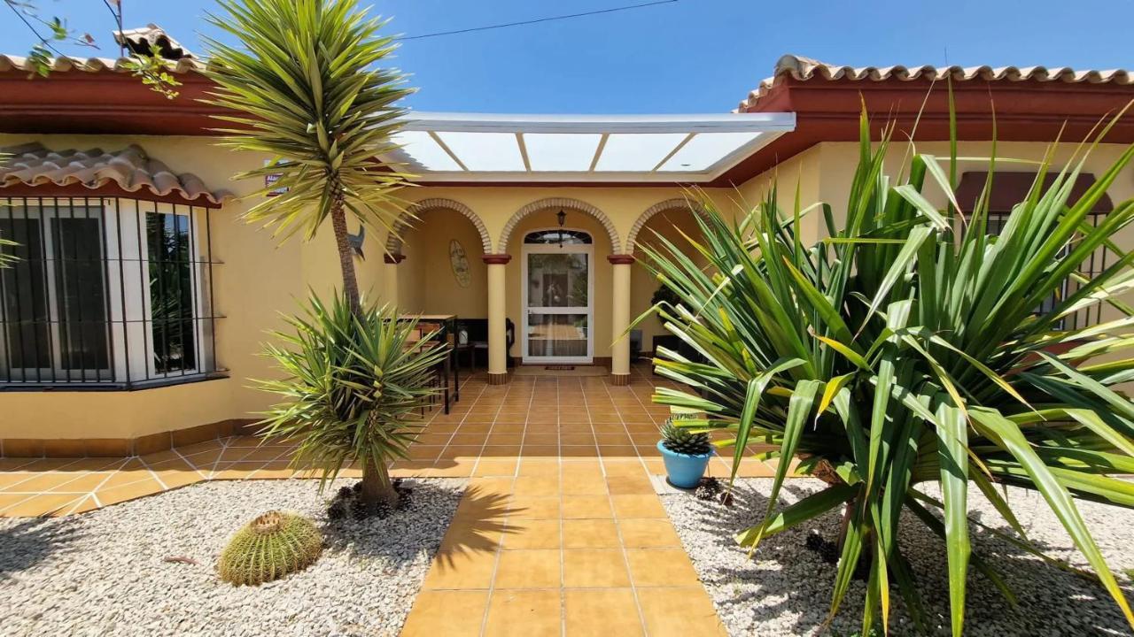 Sunny villa with private pool in Chiclana de la Frontera - B&B Chiclana de la Frontera