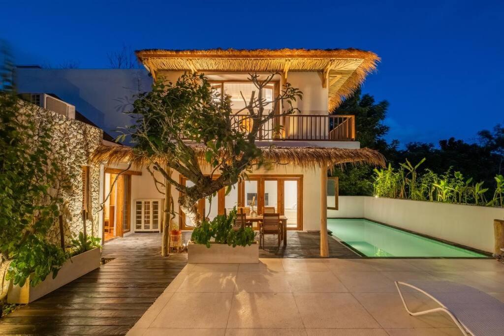 Tropical 3BR Villa Dona 8min to Beach By OriVista - Chambres d'hôtes Uluwatu