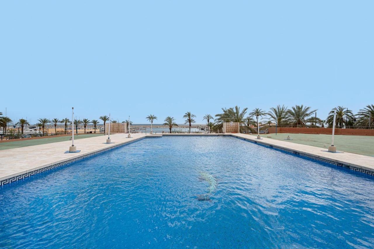 Beachfront apartment with terrace and seaviews - B&B