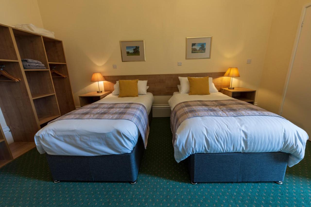 Doppel-/Zweibettzimmer mit Gartenblick