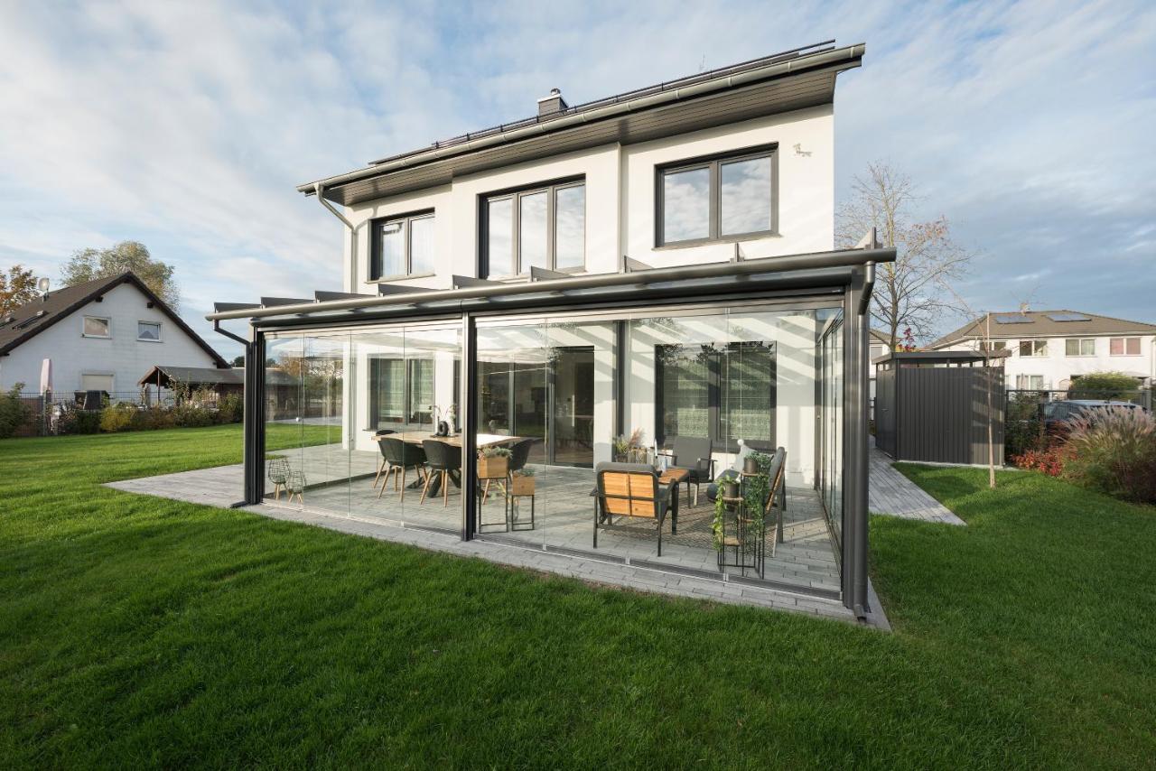 BohnApartments Luxury Villa Berlin - 210qm - Wintergarten - Kamin - 4 kostenlose Parkplätze - 6 Schlafzimmer - Neubau - Luxusausstattung - Ferienwohnung
