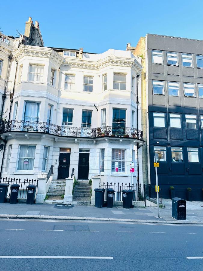 A modern 2 bedroom seaside apartment - B&B